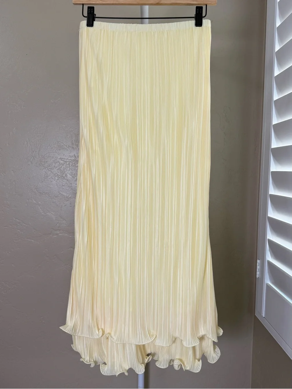 Commense Soft Butter Yellow Pleated Layered Ruffle Skirt Cami Set NWT Medium - Picture 5 of 13